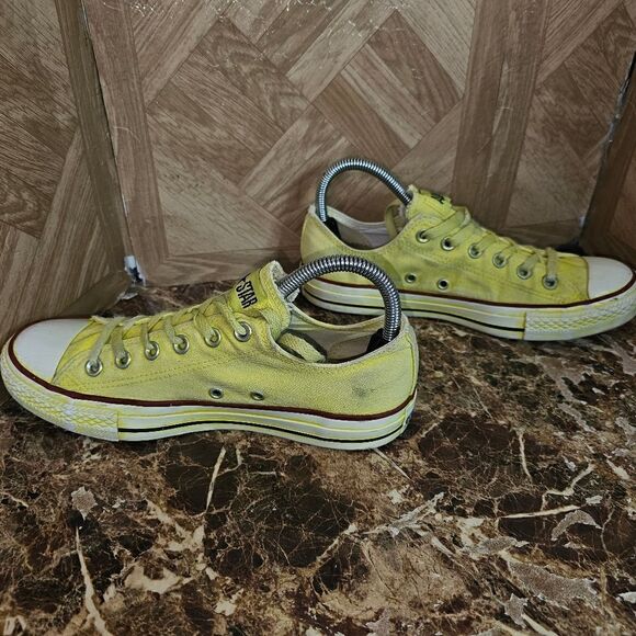 Converse women's All Star Classic yellow Fashion Shoes size 8   540 - Picture 2 of 10